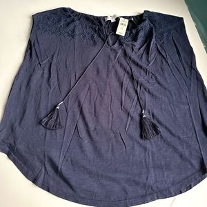 LOFT loose & comfortable sleeveless navy shirt w/embroidery detail & fun tassels